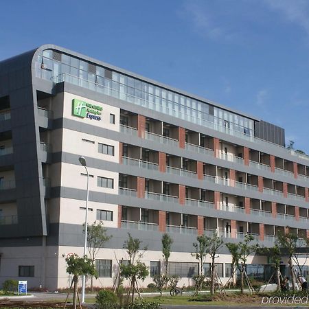 Holiday Inn Express Shanghai Nanhuizui Bagian luar foto