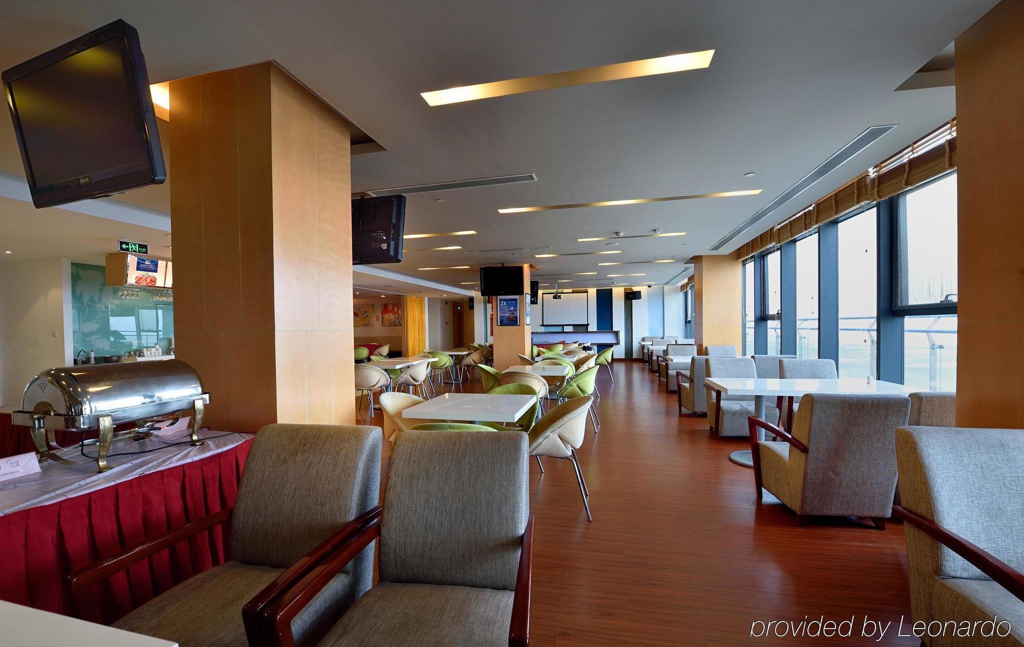 Holiday Inn Express Shanghai Nanhuizui Bagian luar foto