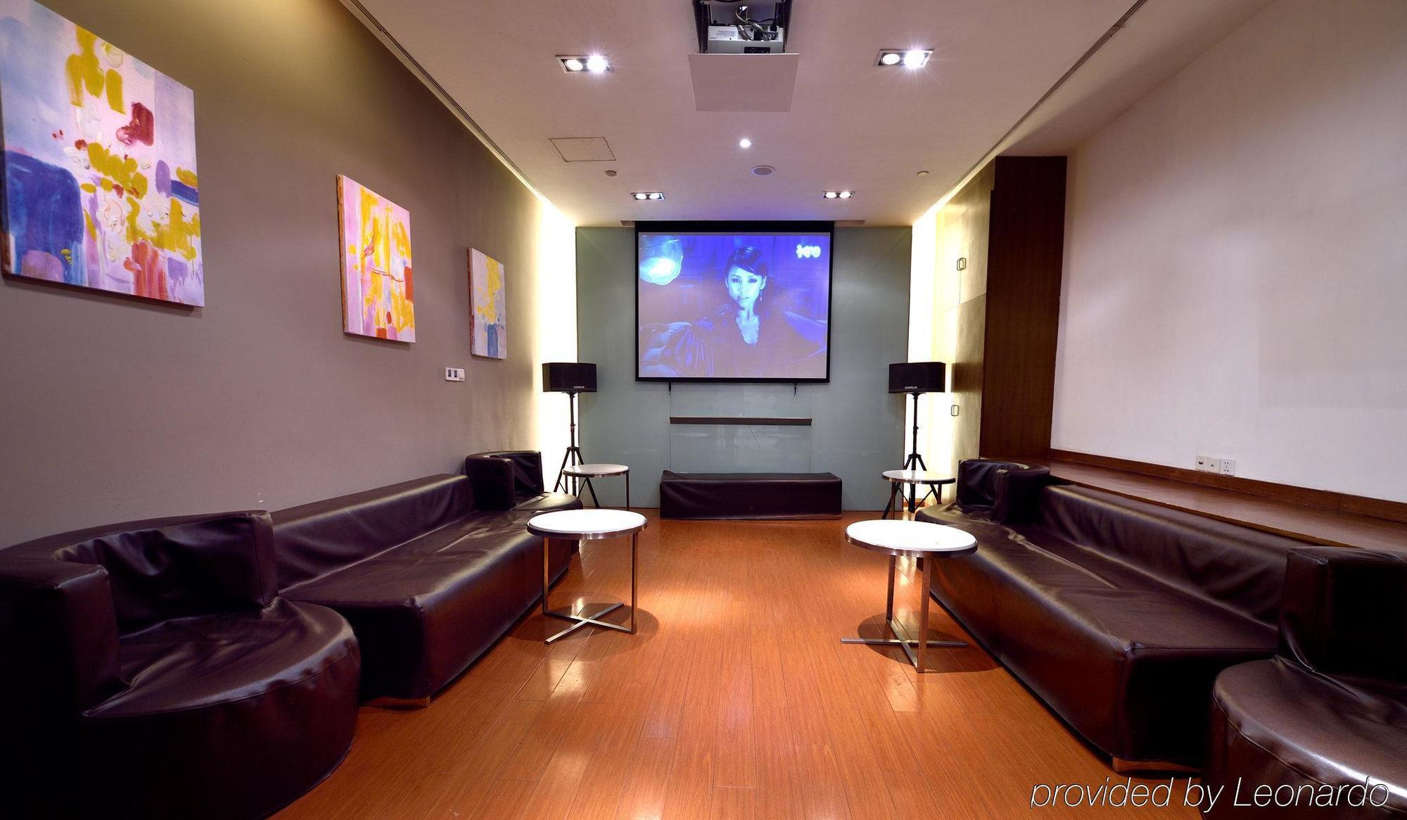 Holiday Inn Express Shanghai Nanhuizui Bagian luar foto