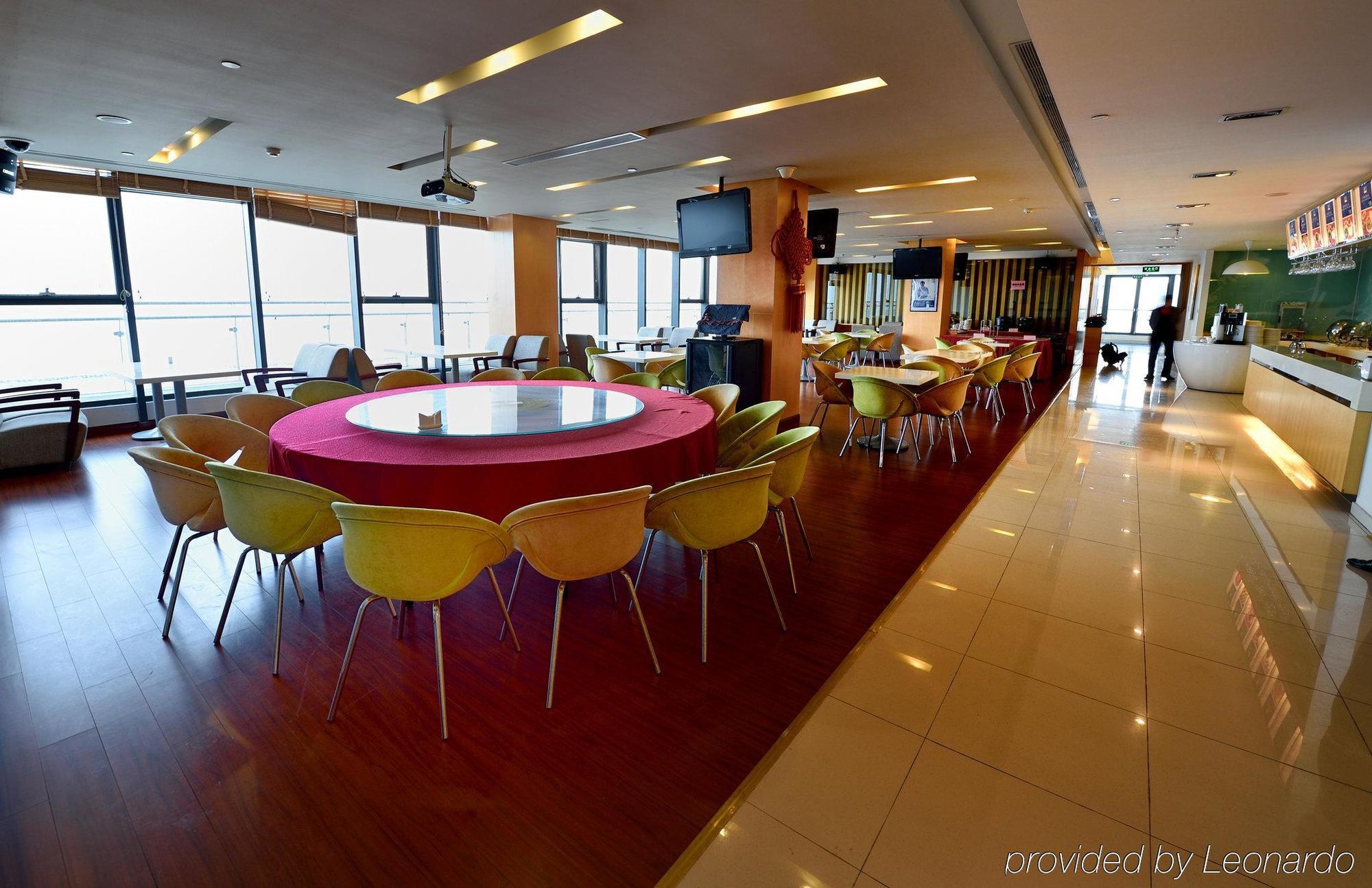 Holiday Inn Express Shanghai Nanhuizui Bagian luar foto