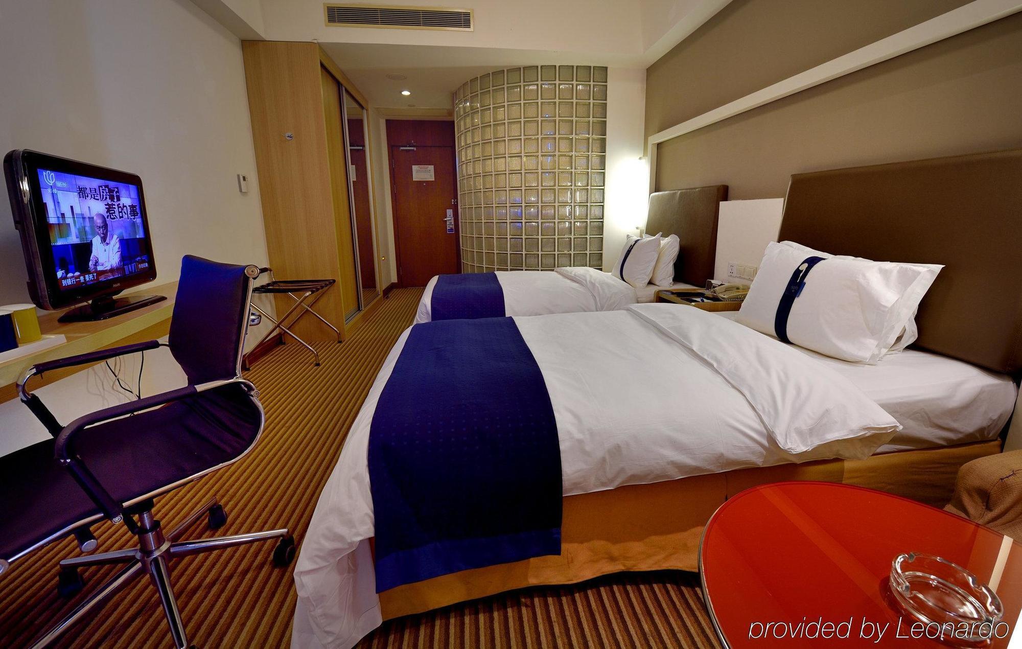 Holiday Inn Express Shanghai Nanhuizui Bagian luar foto