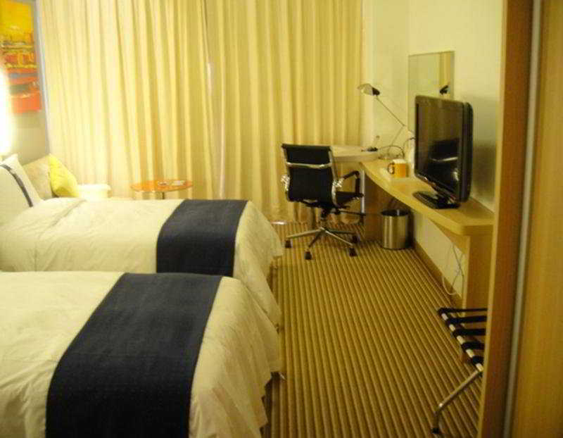 Holiday Inn Express Shanghai Nanhuizui Bagian luar foto