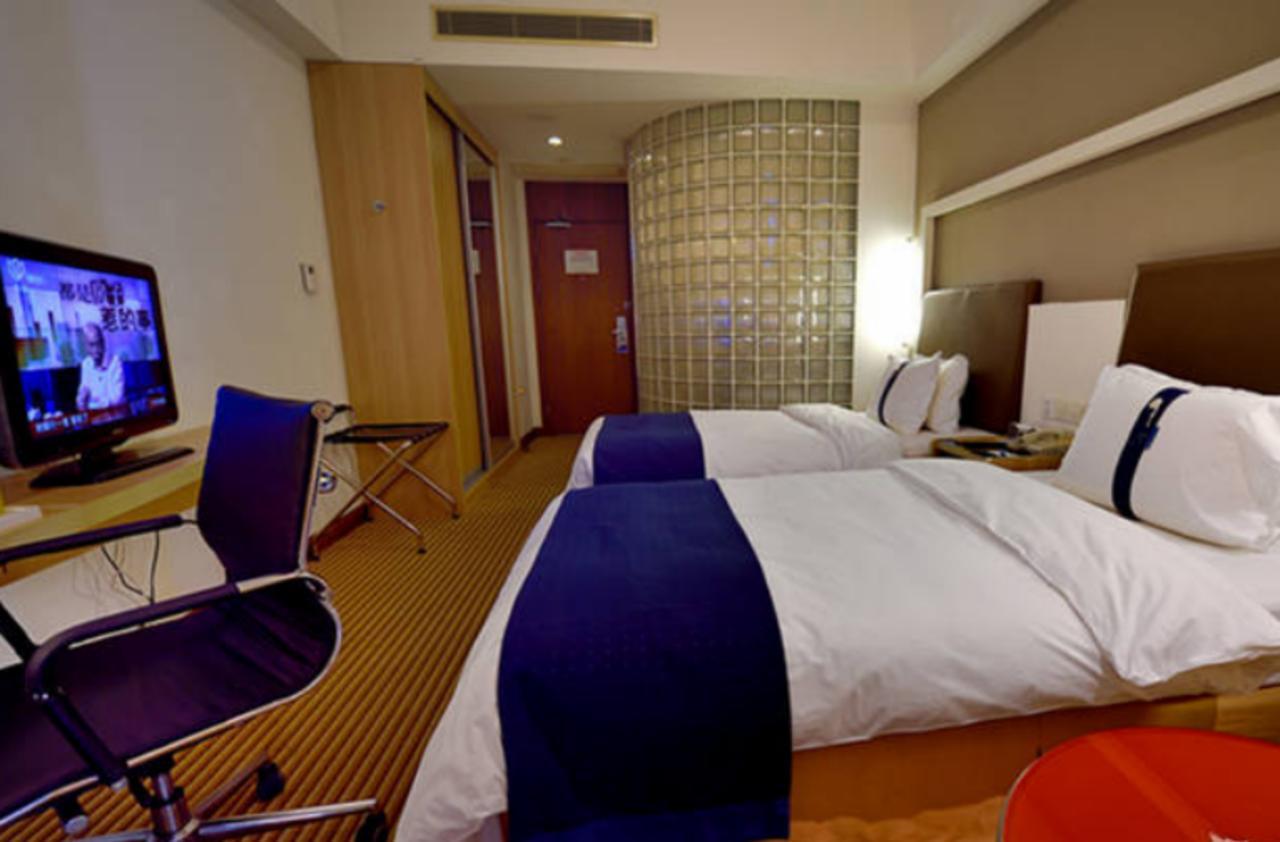 Holiday Inn Express Shanghai Nanhuizui Bagian luar foto