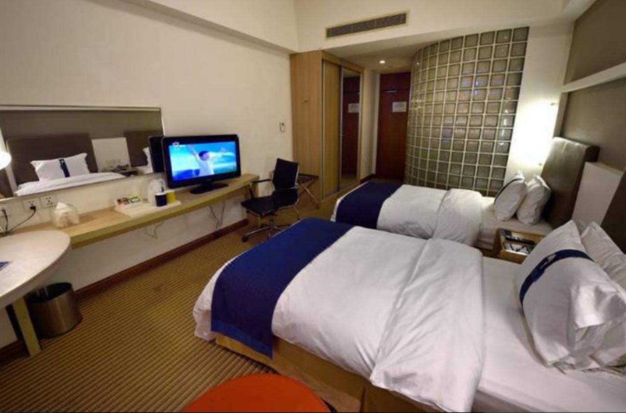 Holiday Inn Express Shanghai Nanhuizui Bagian luar foto