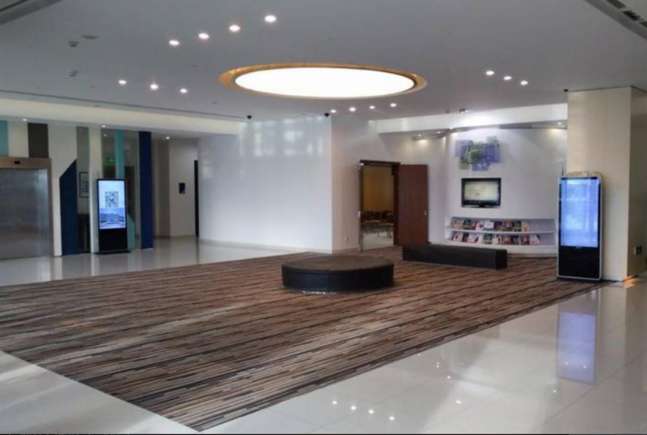 Holiday Inn Express Shanghai Nanhuizui Bagian luar foto