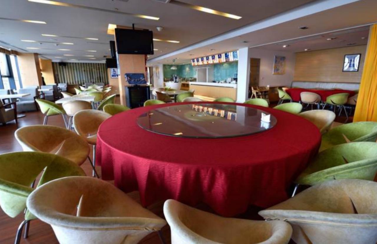 Holiday Inn Express Shanghai Nanhuizui Bagian luar foto