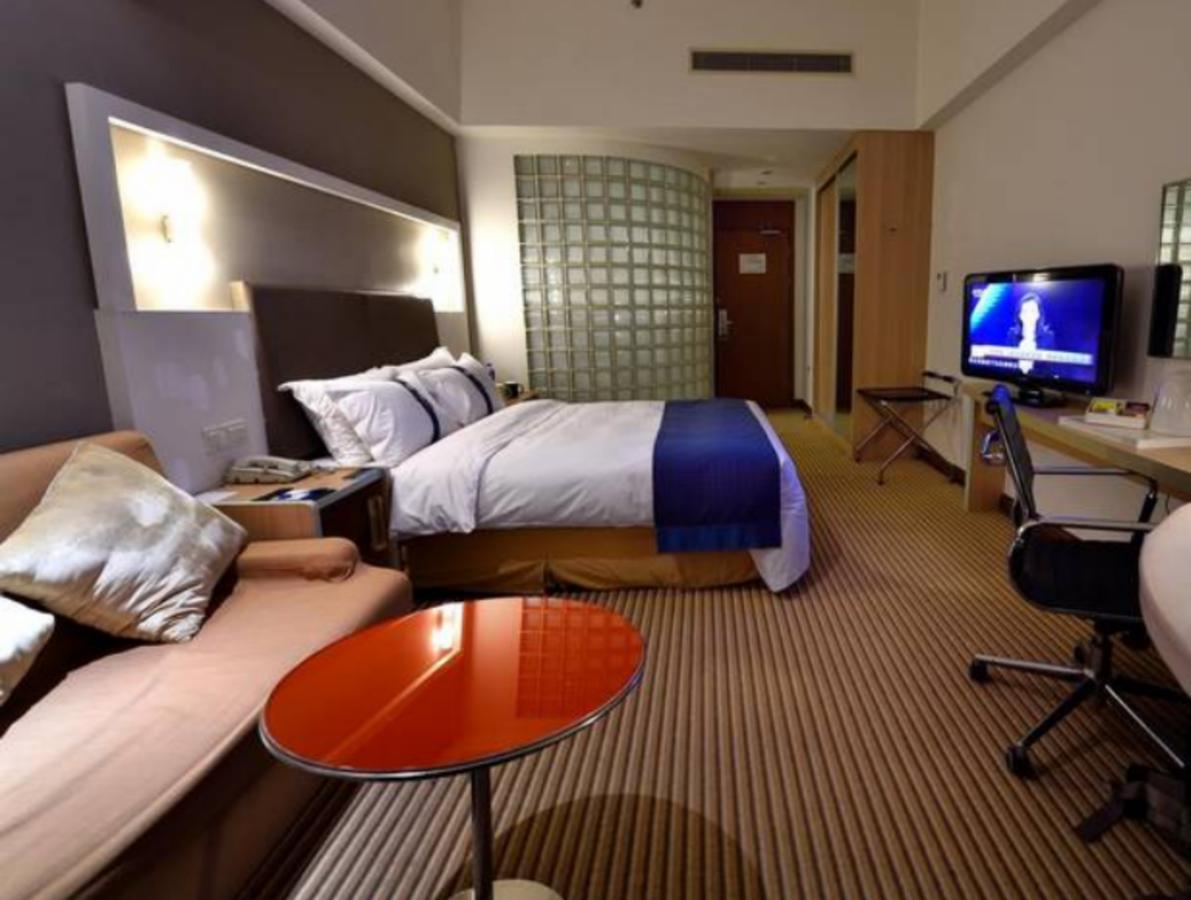 Holiday Inn Express Shanghai Nanhuizui Bagian luar foto