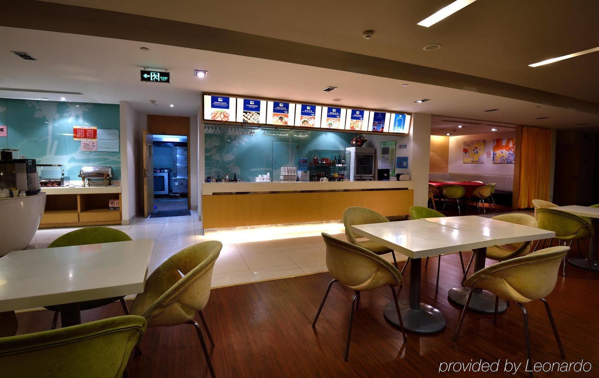 Holiday Inn Express Shanghai Nanhuizui Bagian luar foto