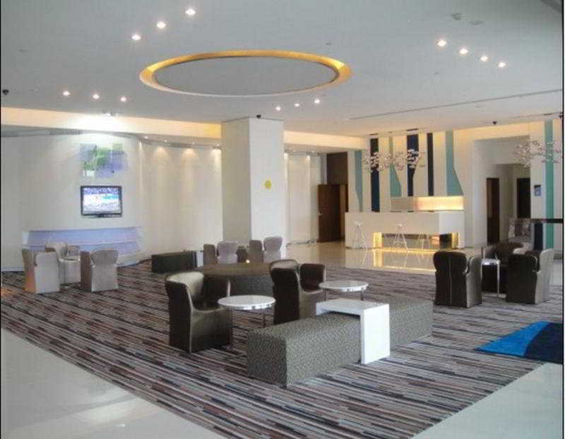 Holiday Inn Express Shanghai Nanhuizui Bagian luar foto