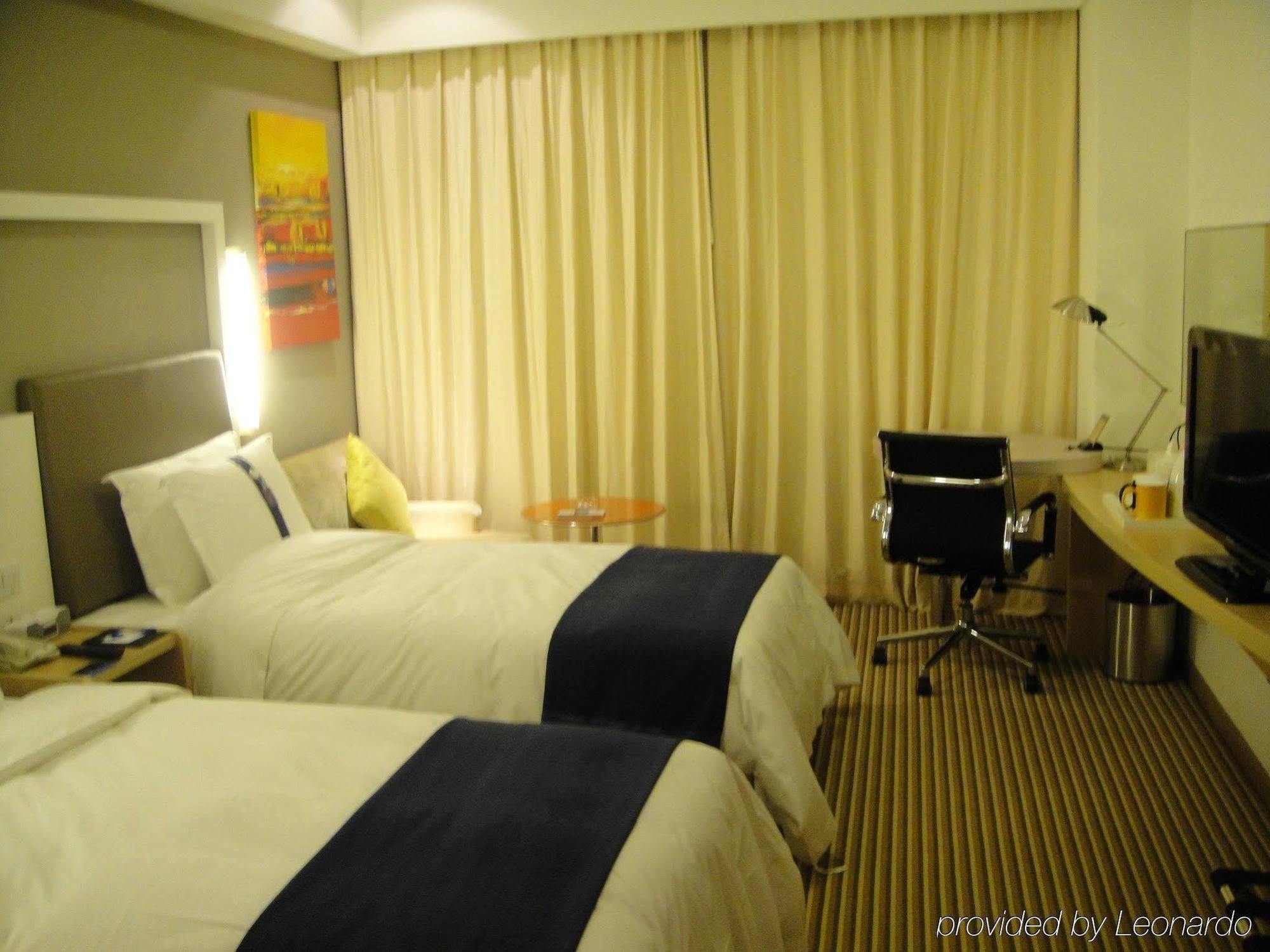 Holiday Inn Express Shanghai Nanhuizui Bagian luar foto