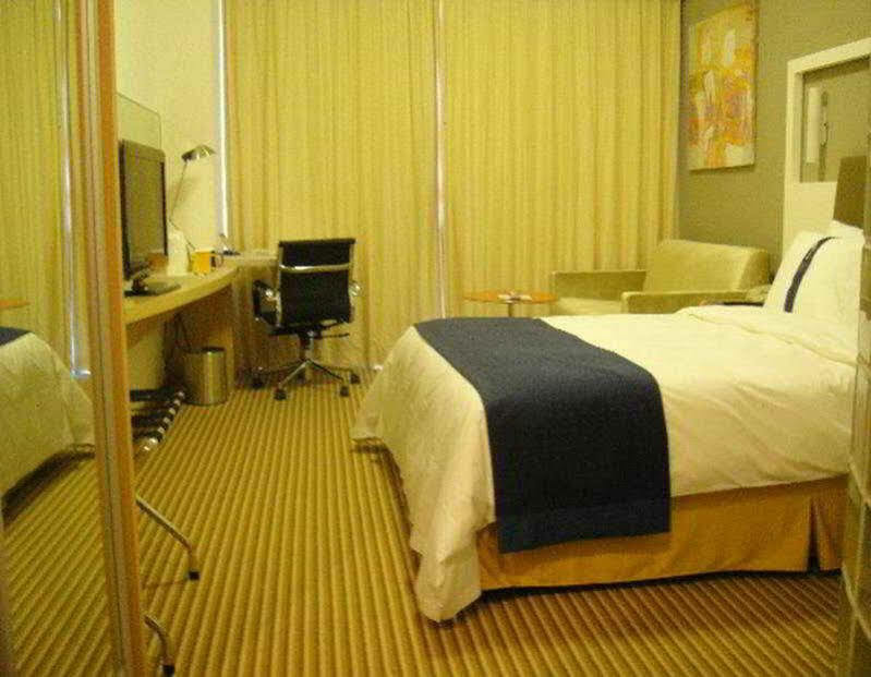 Holiday Inn Express Shanghai Nanhuizui Bagian luar foto